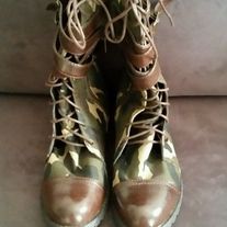 Camouflage Canvas/Faux Leather Combat Style Boots Size 9M (PRE-OWNED)