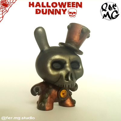 Black skull halloween dunny (3'')