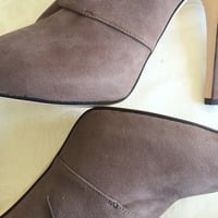 BARNEYS NY Mauve Italian Suede Lace-Up Platform Bootie - Thumbnail 3