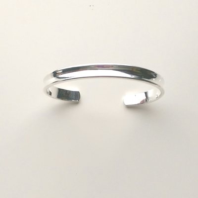 Smooth curve bangle - silver