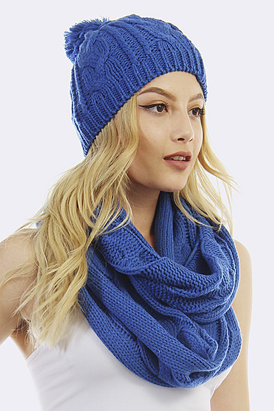  COZY INFINITY SCARF AND POMPOM SET