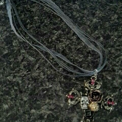 Retro chic punk skull cross flowers & rhinestone necklace