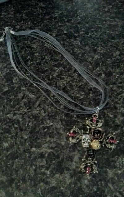 Retro chic punk skull cross flowers & rhinestone necklace