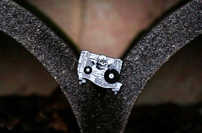 Ripper Skull Enamel Pin SW024