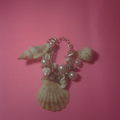 Sea shell bracelet