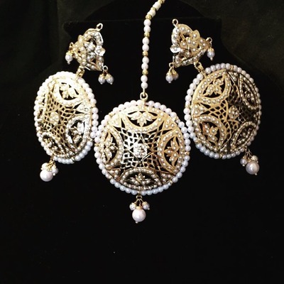 Doria tikka and earring set