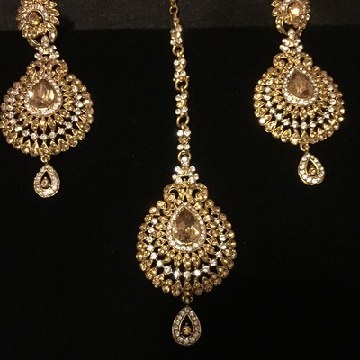 Jadoo tikka and earring set
