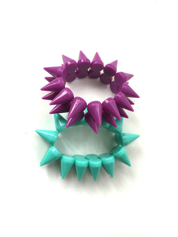 Plastic resin spike elastic bracelet set