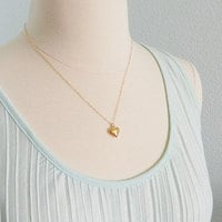 Gold heart necklace, heart of gold, delicate modern jewelry - Thumbnail 3