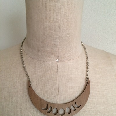 Moon phase plate necklace (wood/silver)
