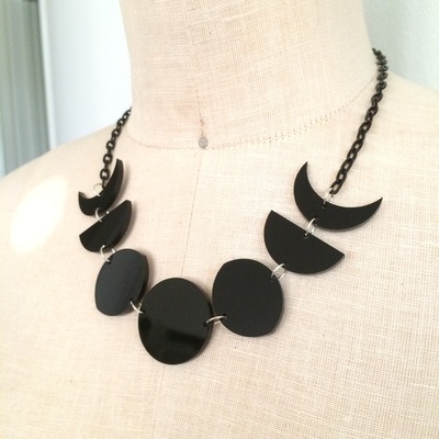 Luna love moon phase necklace (acrylic/blackglitter)