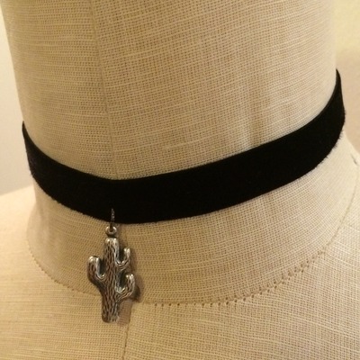 Sit on a cactus velvet choker (silver)