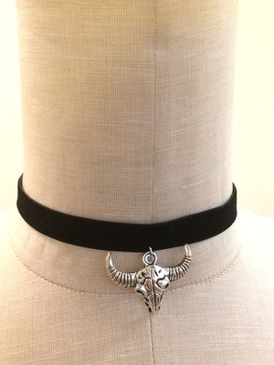 Bullskull Velvet Choker (Silver)
