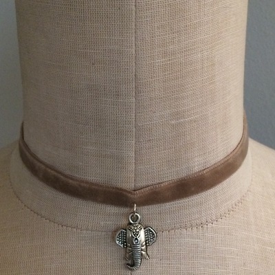 Elephant choker (beige/silver)