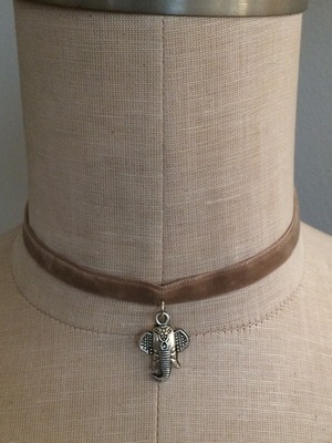 Elephant Choker (Beige/Silver)
