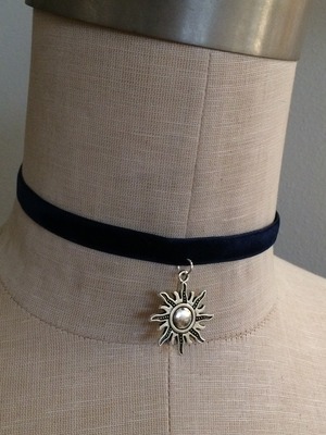 Sunburst Choker (Navy/Silver)