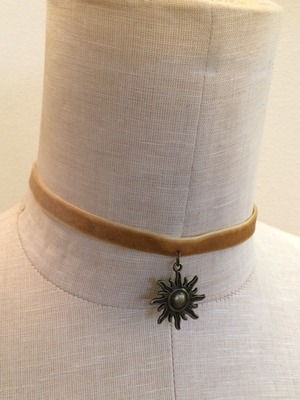 Sunburst Choker (Mustard/Brass)