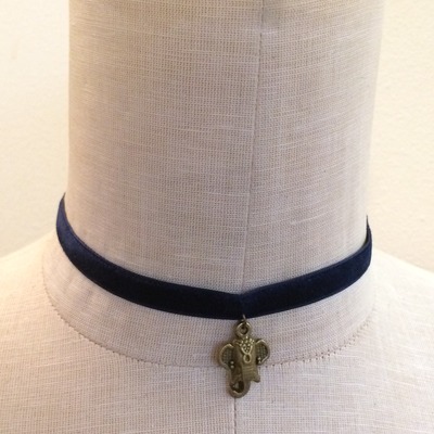 Elephant choker (navy/brass)