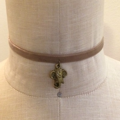 Elephant choker (beige/brass)