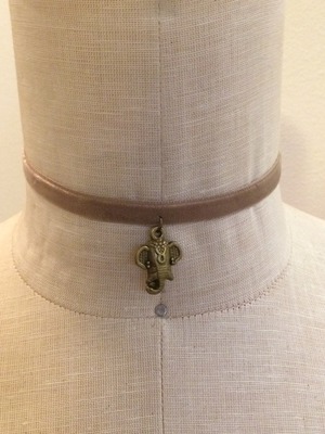 Elephant Choker (Beige/Brass)