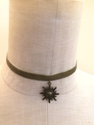 Sunburst Choker (Olive/Brass)