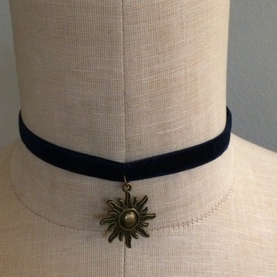 Sunburst choker (navy/brass)