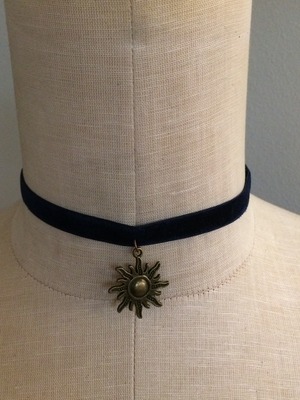 Sunburst Choker (Navy/Brass)