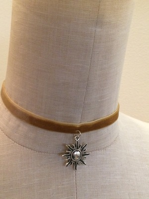 Sunburst Choker (Mustard/Silver)