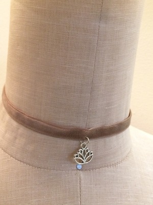 Lotus Velvet Choker (Beige/Silver)