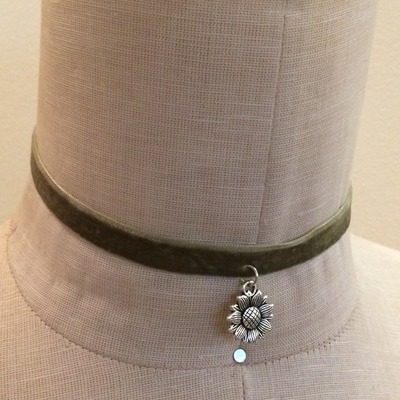 Sunflower velvet choker (olive/silver)