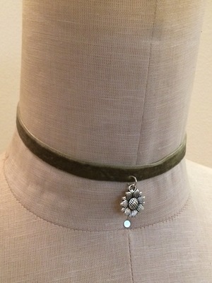 Sunflower Velvet Choker (Olive/Silver)