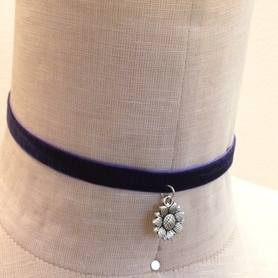 Sunflower velvet choker (purple/silver)
