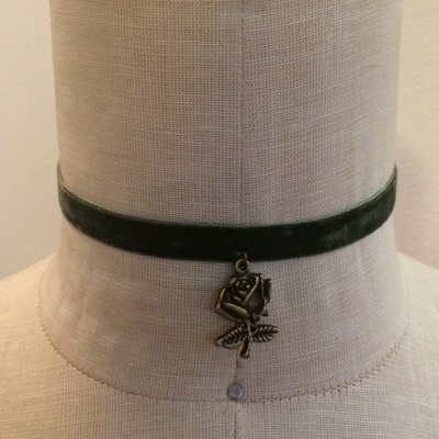 Rustique rose velvet choker (forest/brass)
