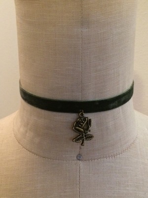 Rustique Rose Velvet Choker (Forest/Brass)