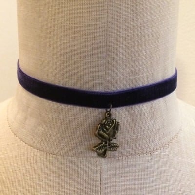Rustique rose velvet choker (violet/brass)
