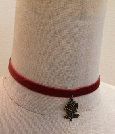 Rustique Rose Velvet Choker (Rust/Brass)