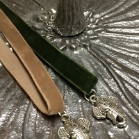 Elephant Velvet Choker (Olive/Silver) - Thumbnail 1