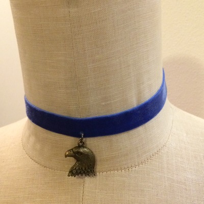Americana velvet choker (blue/brass)