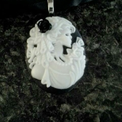 The skeleton bride satin & organza black choker