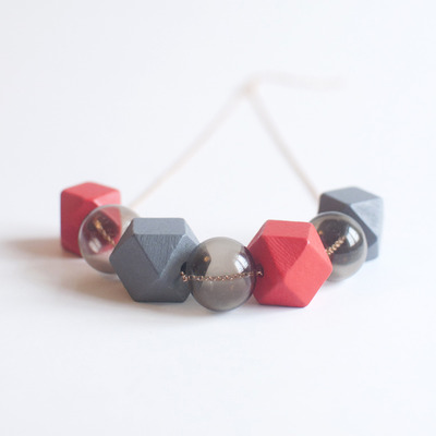 Red grey tinted glass necklace nl1014