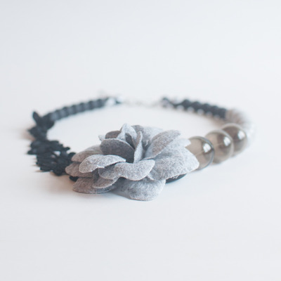 Floral lace glass necklace nl0972