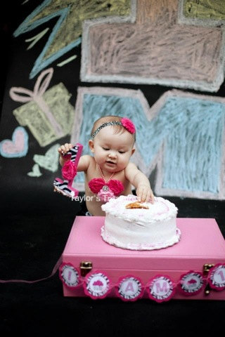 Taylors Treasures - 1st Birthday Photo Prop - Necklace and Cake Topper 2pc Set - Cake Smash - Any Pattern or Theme - Perfect for Photo