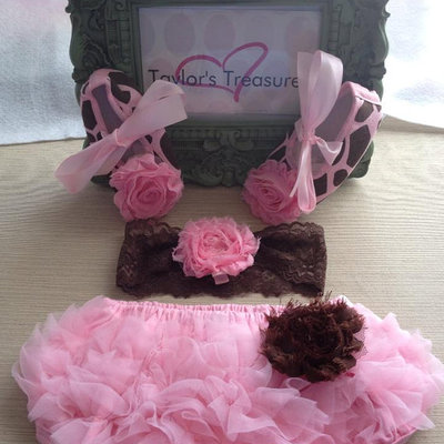 Taylors treasures - 3pc. set - giraffe baby rosette shoe - headband - ruffle panty - great for photo prop  - Thumbnail 3