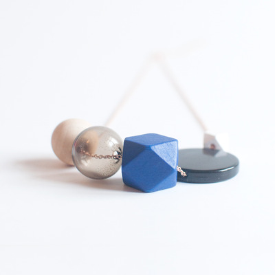 Blue wood bead tinted glass necklace nl1018