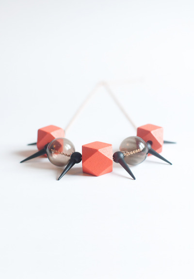 Orange Claw Glass Bead Necklace NL1021