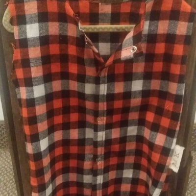 Raw-edged sleeveless snapdown tuniek