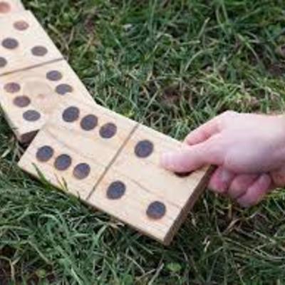 Yard/beach dominos free shipping 