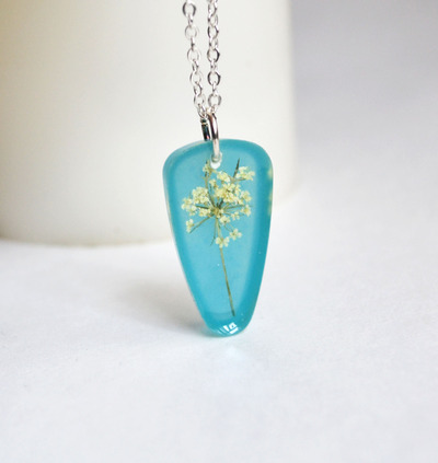 Queen Anne's Flower Necklace, Resin Jewelry, Romantic Jewelry, Botanical, Flower jewelry, Blue Pendant