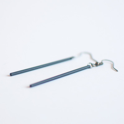 Black metal grey bead earrings er0962