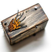 Sharp Glove Enamel Pin 123 - Thumbnail 1